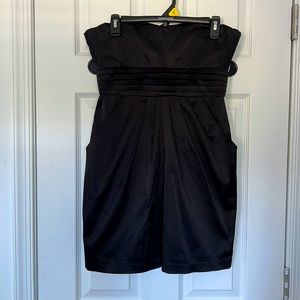 Satin like black strapless dress w/ pockets